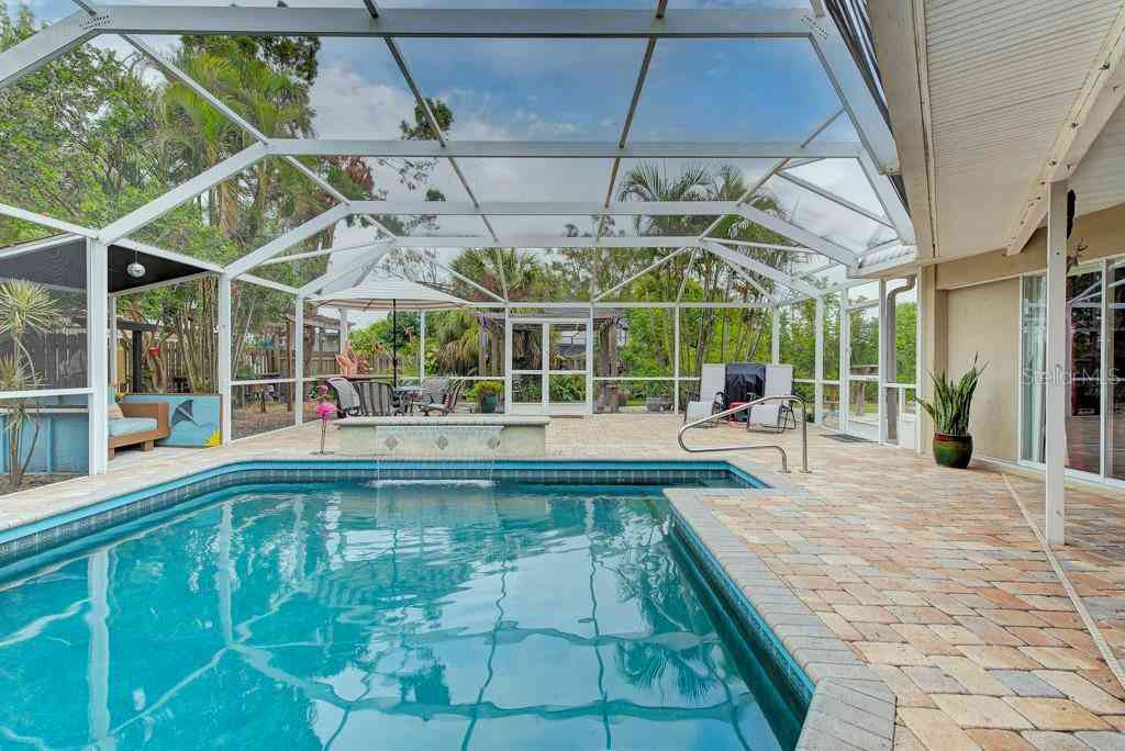 5211 Inverness Drive, SARASOTA, Florida image 2