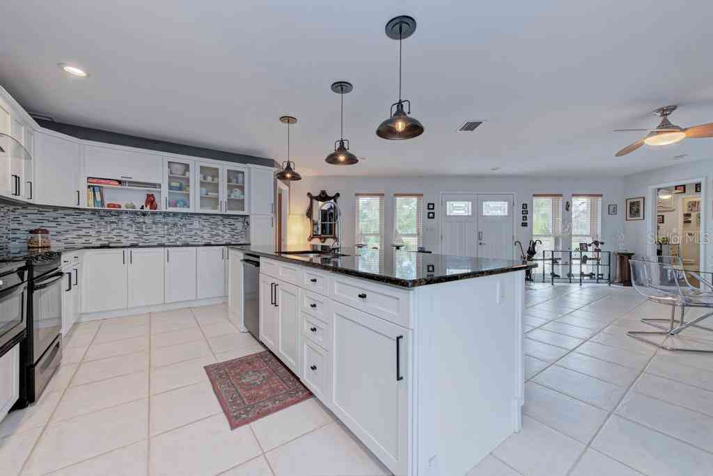 5211 Inverness Drive, SARASOTA, Florida image 10