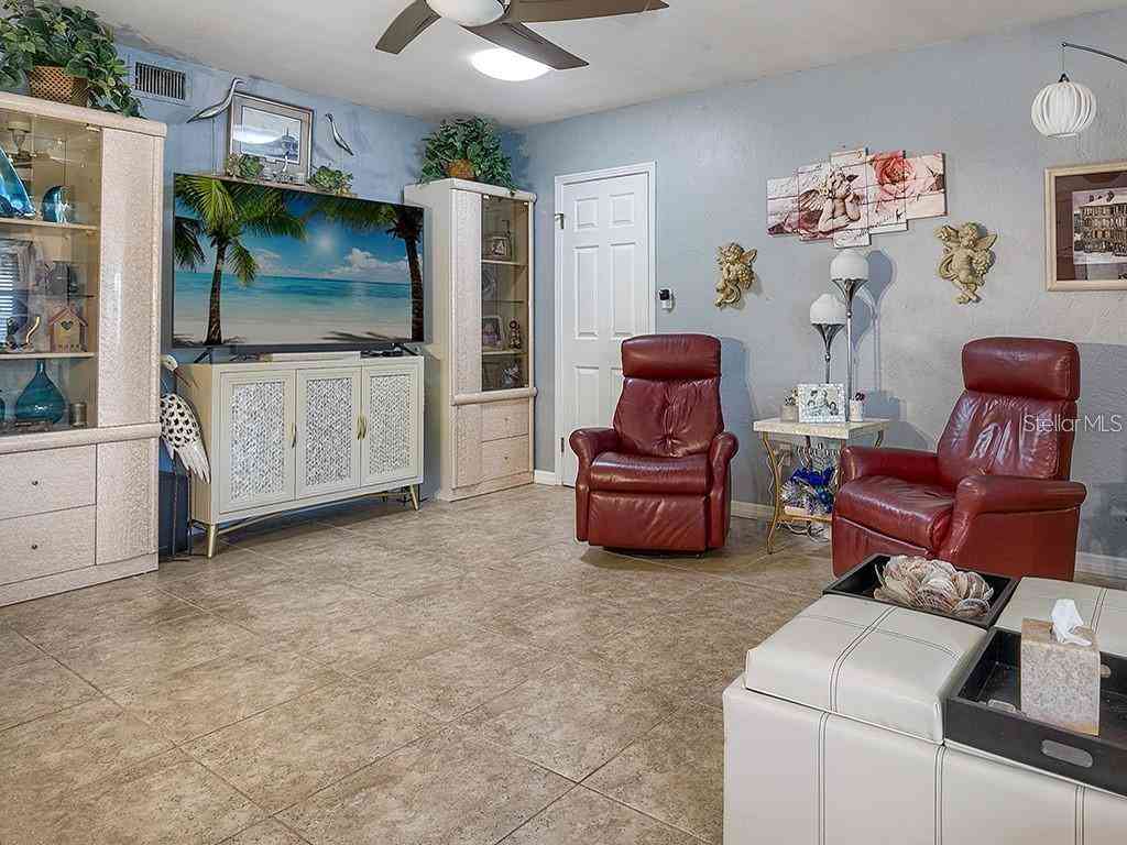 2456 Tradewinds Drive, DUNEDIN, Florida image 19