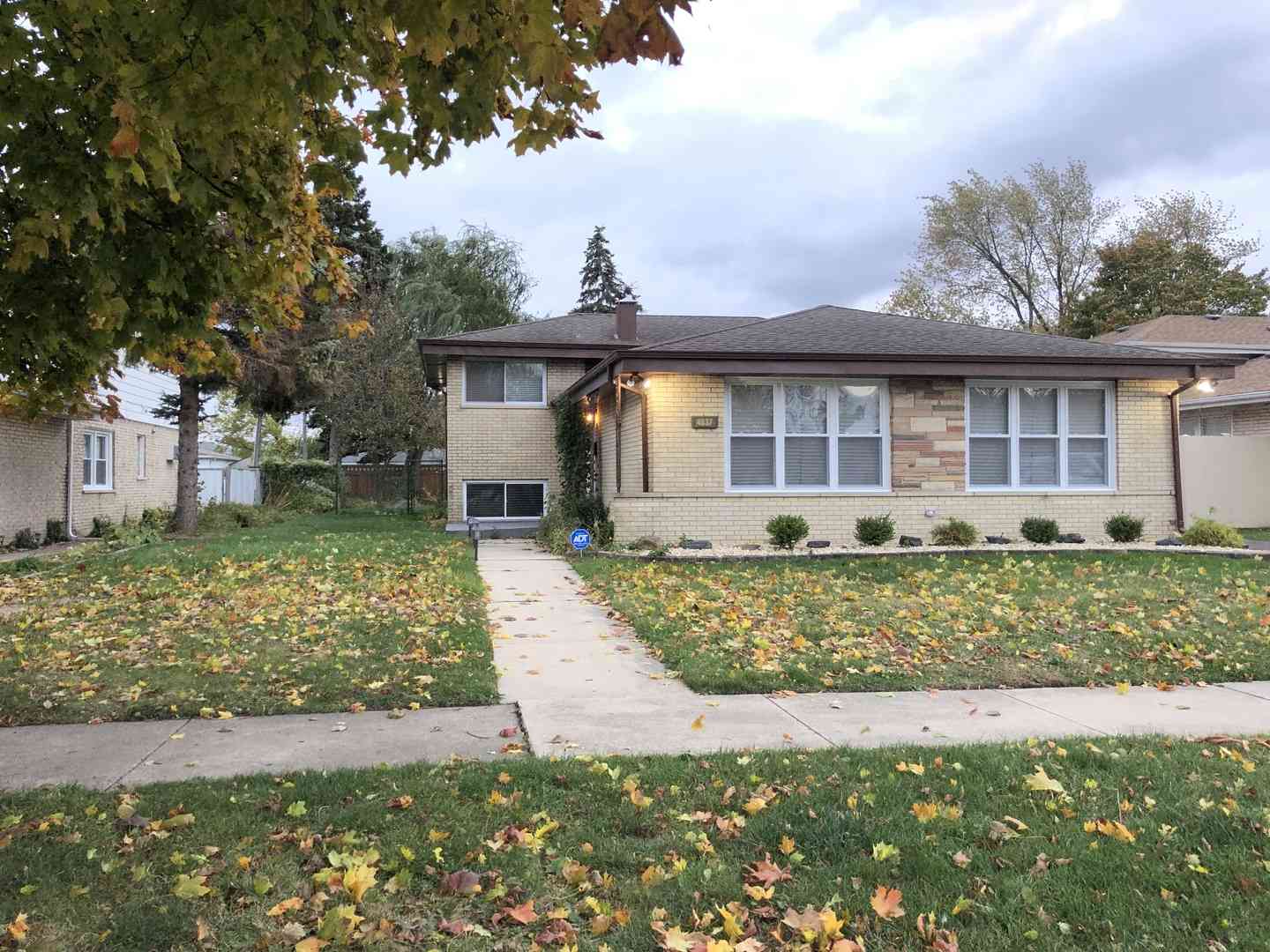 4837 W 107th Street, Oak Lawn, Illinois image 1