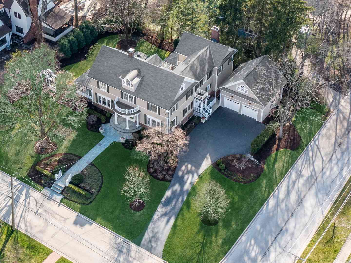 910 Golf Lane, Wheaton, Illinois image 1