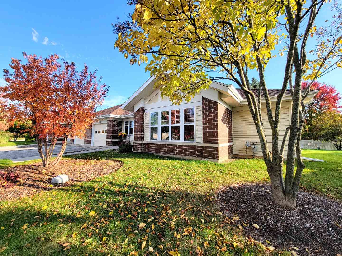 1112 Arbor Circle #1125, Lindenhurst, Illinois image 1