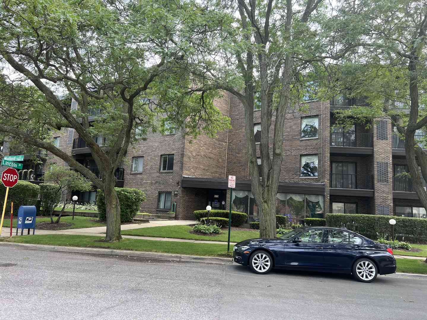 5019 Mulford Street #404, Skokie, Illinois image 1