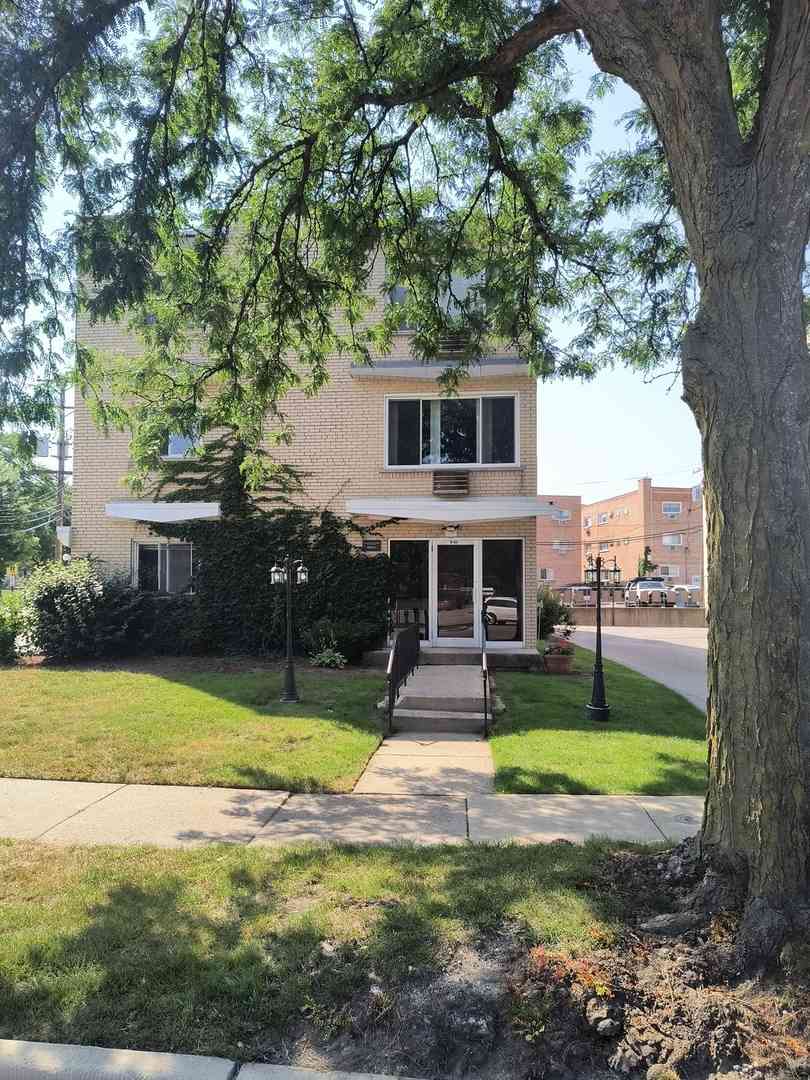 8152 Elmwood Avenue #201, Skokie, Illinois image 1