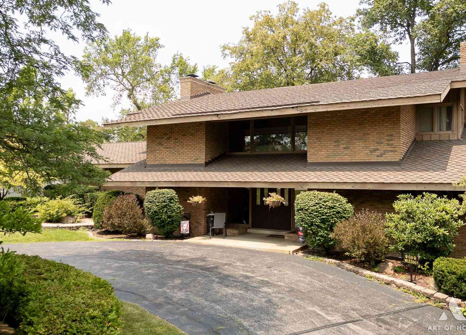 8160 Silver Lake Drive, Orland Park, Illinois image 1