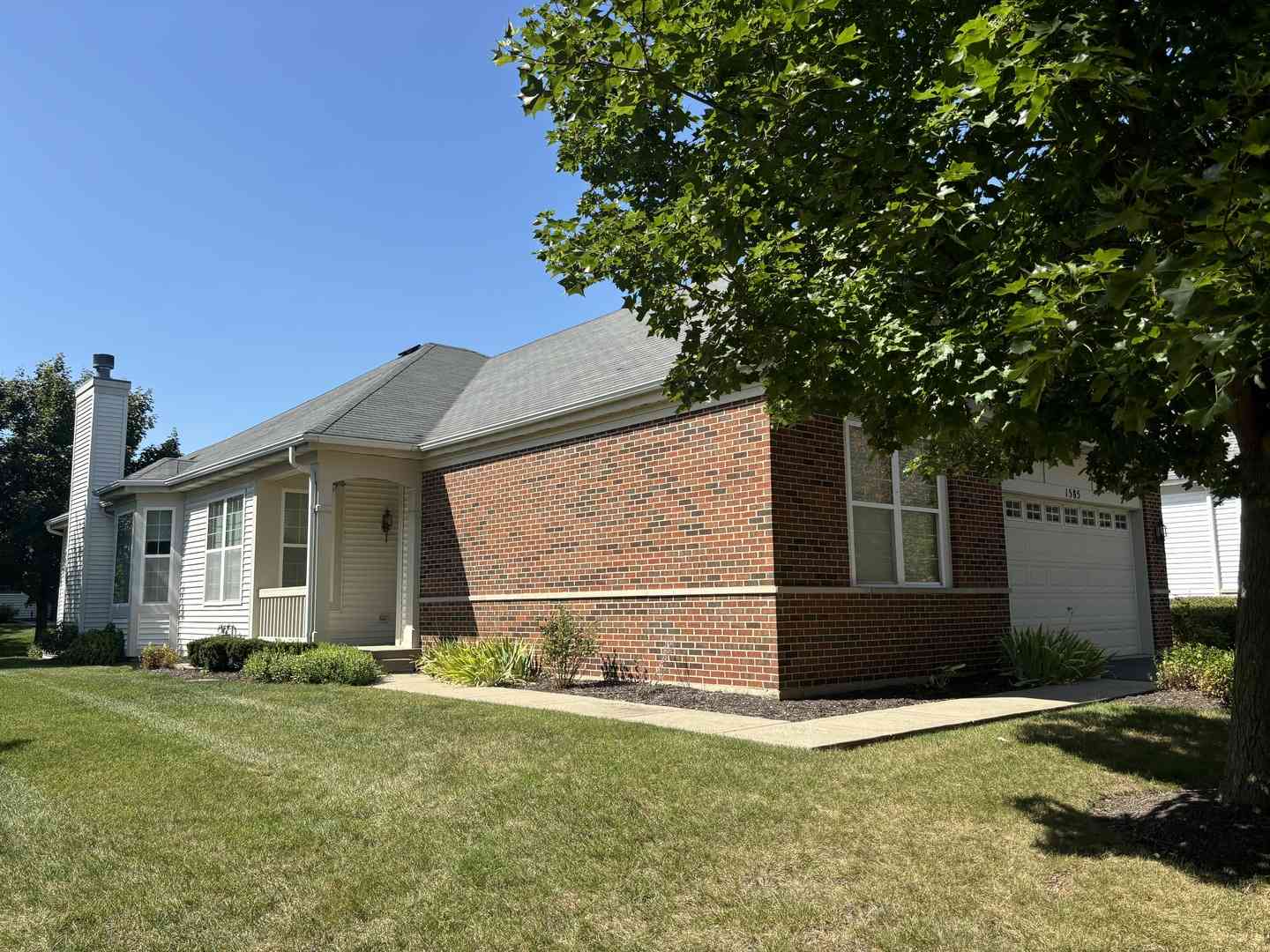 1585 Mansfield Drive, Aurora, Illinois image 3