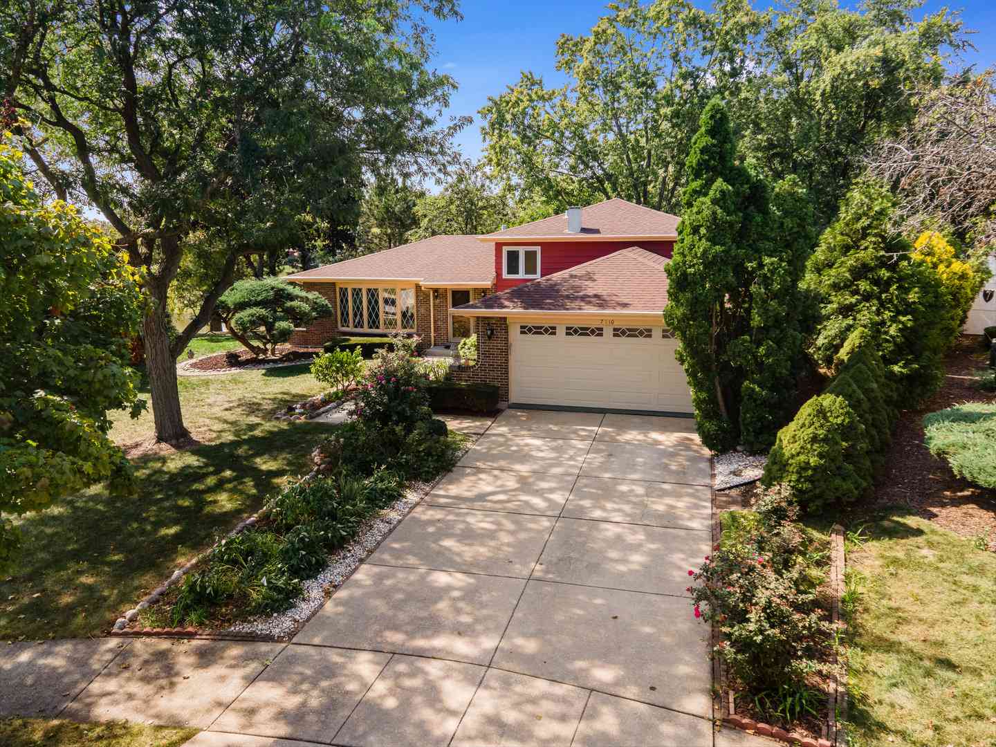 7110 Terrace Drive, Downers Grove, Illinois image 4