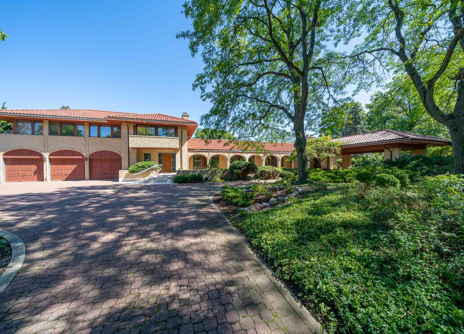 600 Mallard Lane, Oak Brook, Illinois image 1