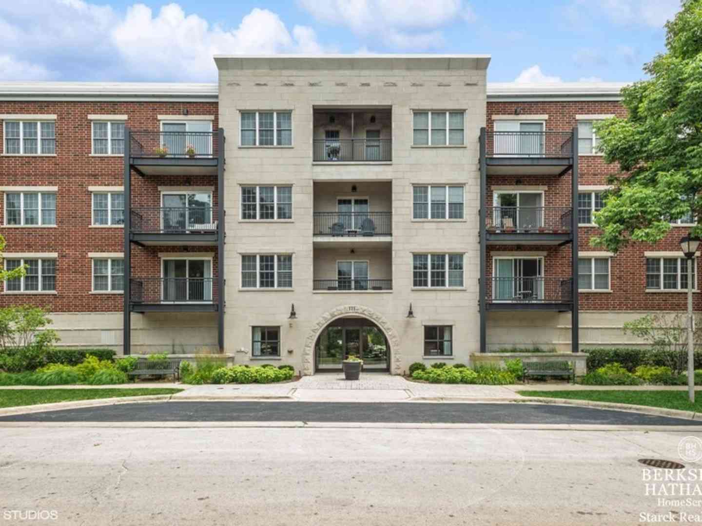 111 N Larch Avenue #307, Elmhurst, Illinois image 1