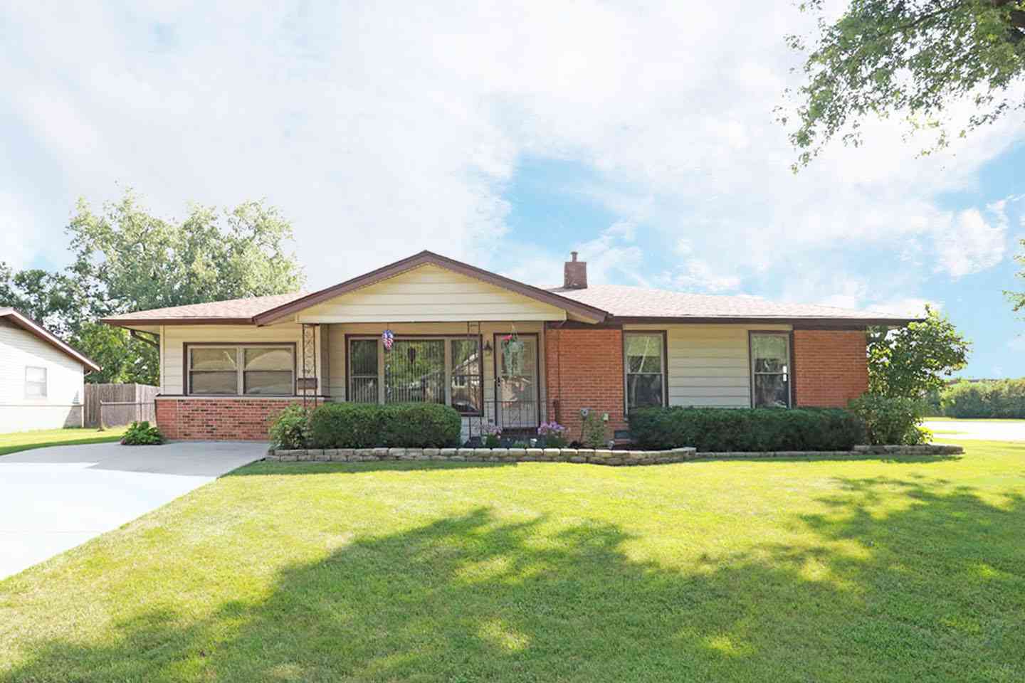 926 Maple Lane, Elk Grove Village, Illinois image 1