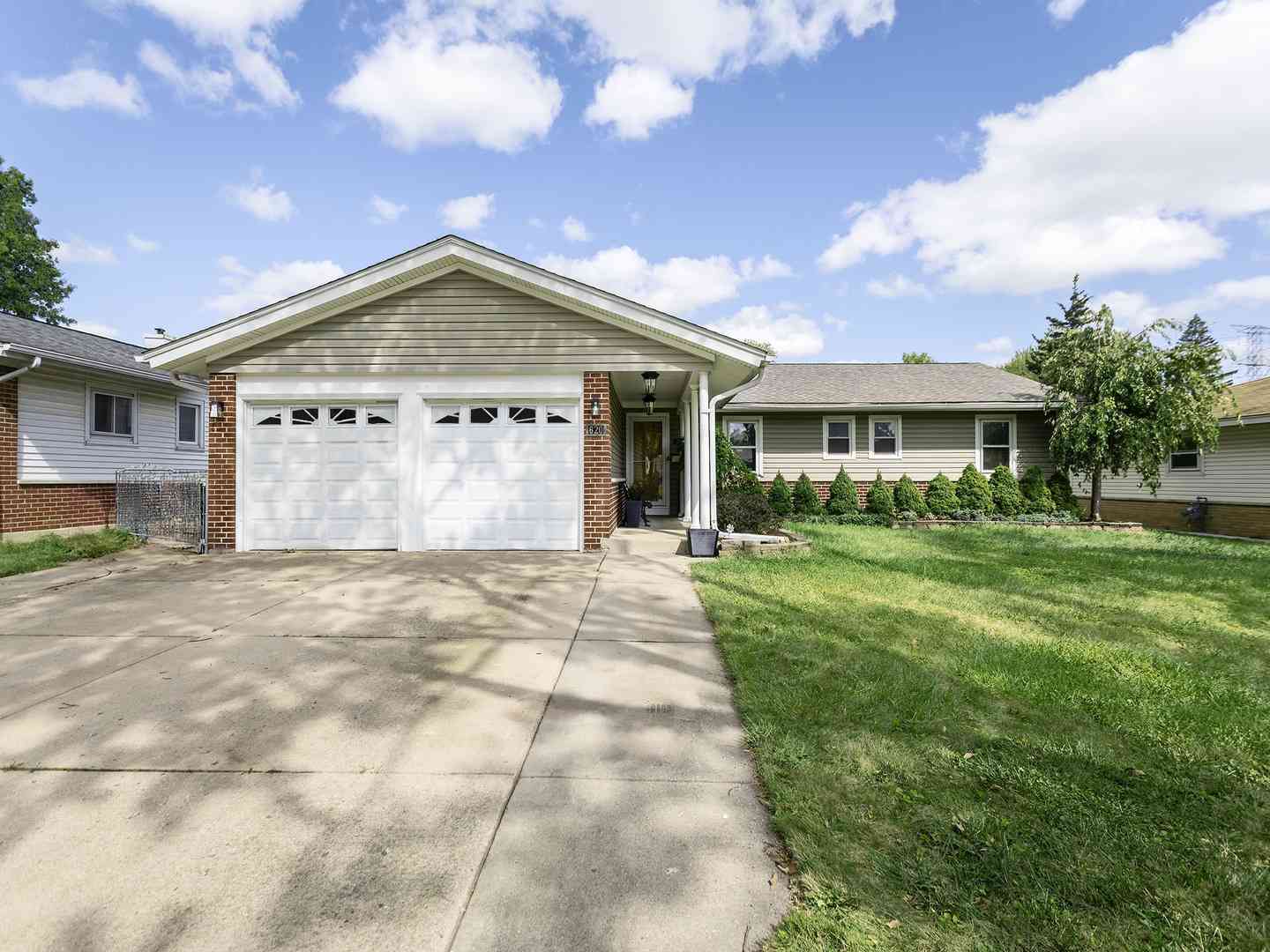 620 Pinewood Drive, Elk Grove Village, Illinois image 1