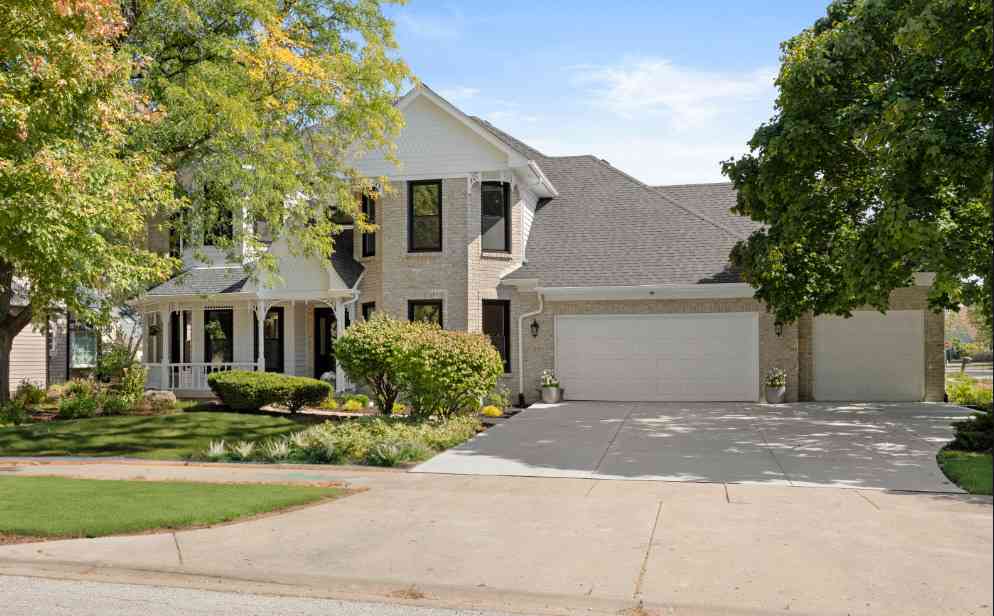 1596 Pine Lake Drive, Naperville, Illinois image 4