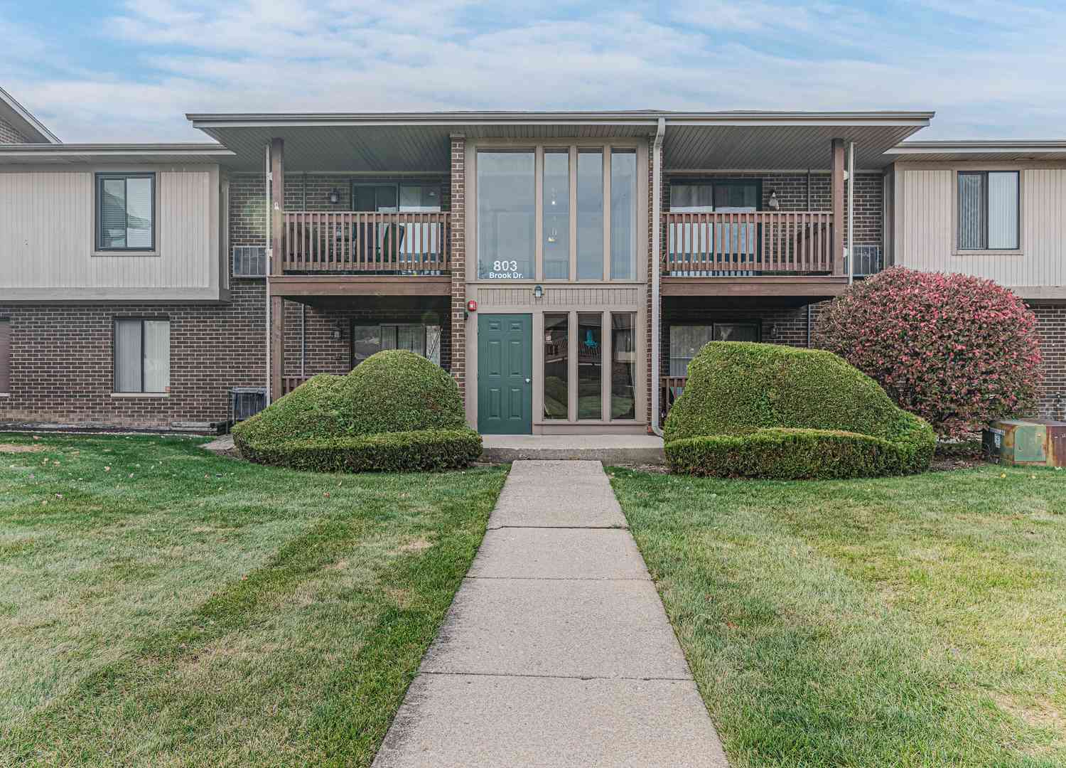 803 Brook Drive #8, Streamwood, Illinois image 1