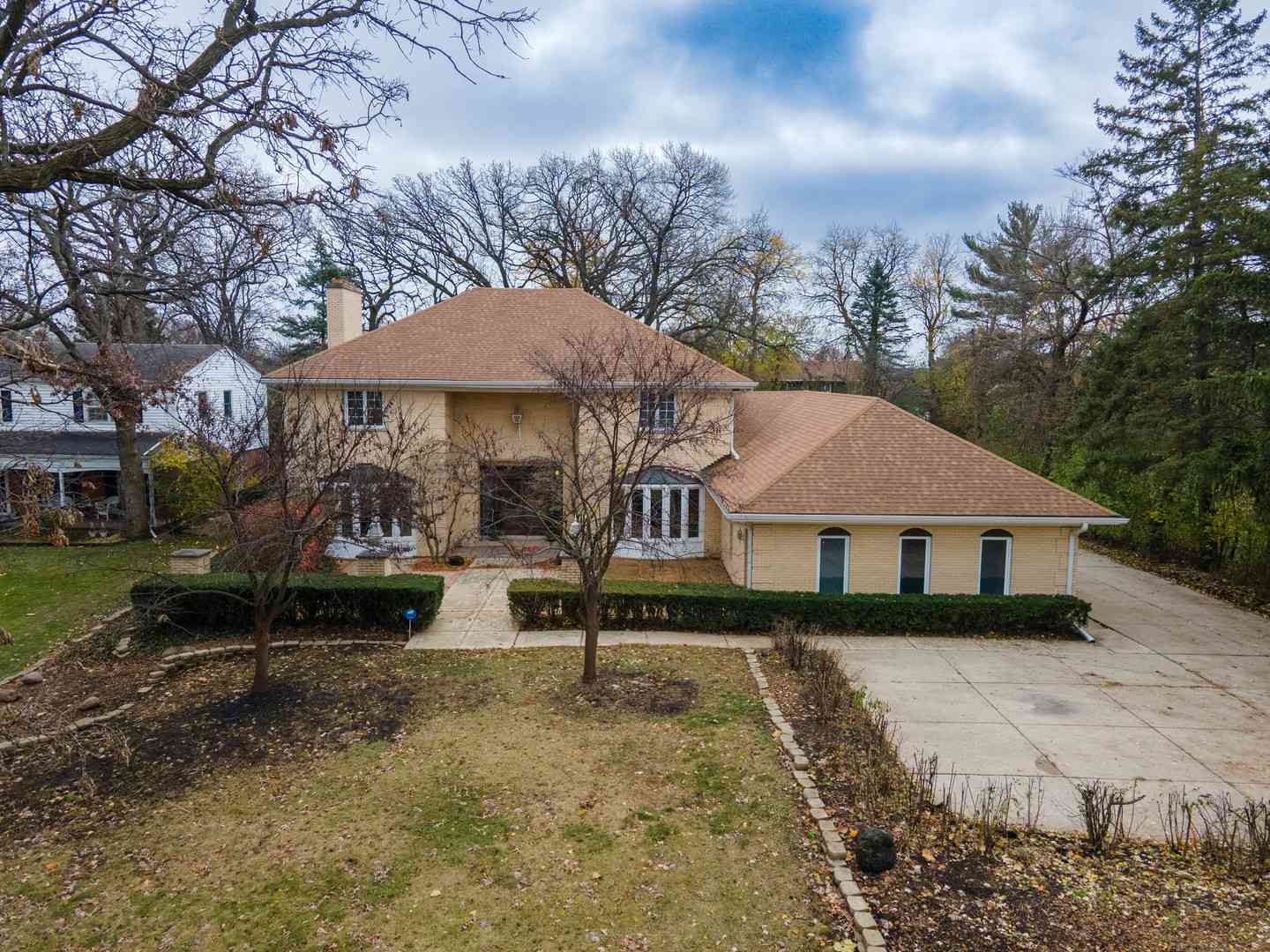 16W665 Hillside Lane, Willowbrook, Illinois image 1