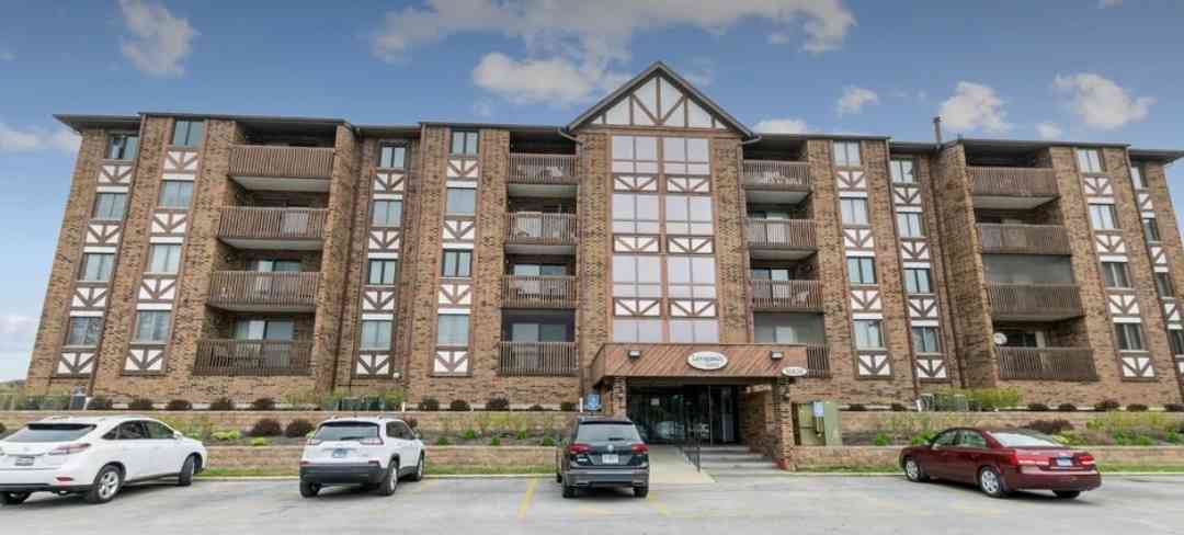 10420 Circle Drive #28B, Oak Lawn, Illinois image 1