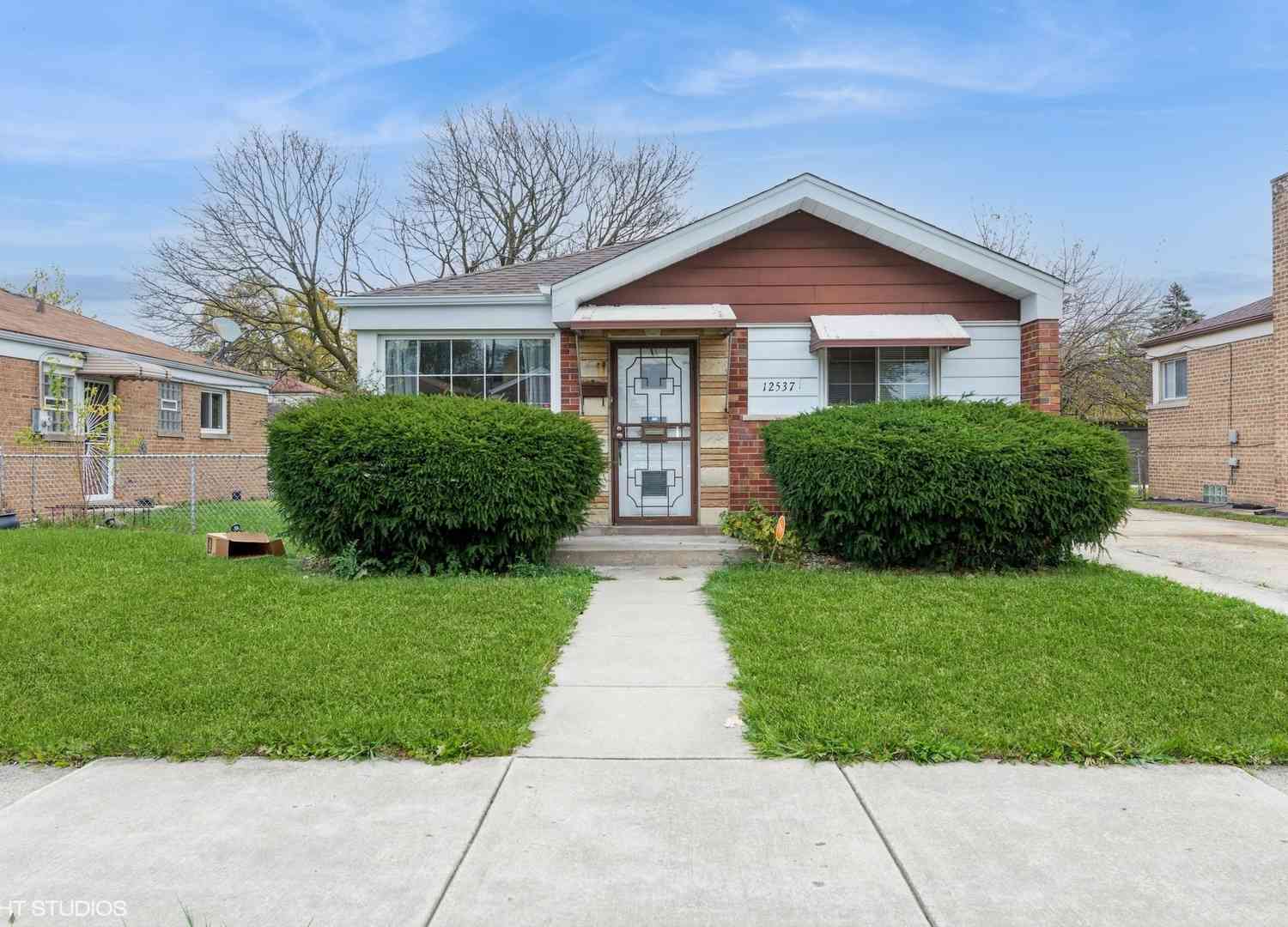 12537 S Justine Street, Calumet Park, Illinois image 1