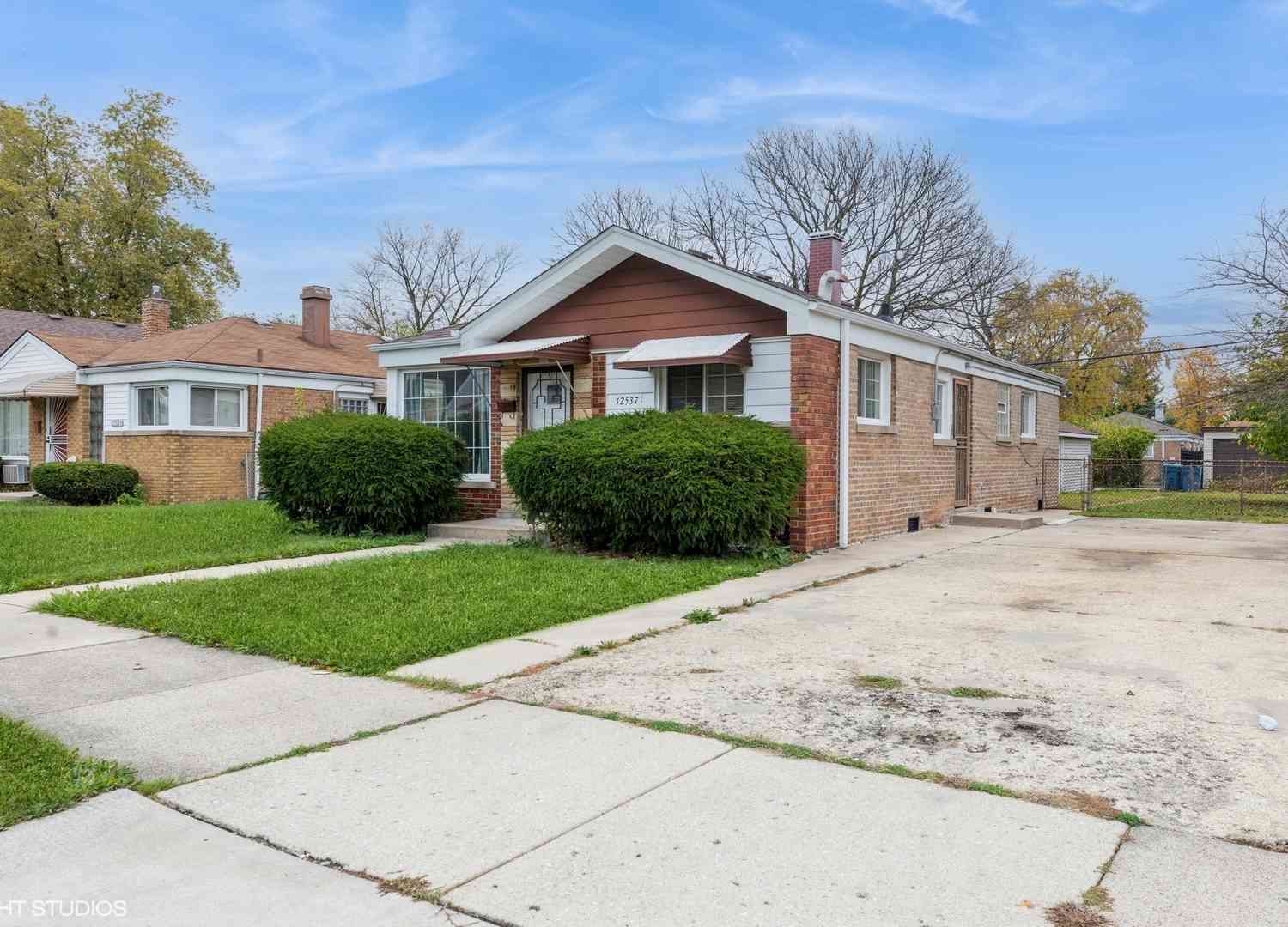 12537 S Justine Street, Calumet Park, Illinois image 2