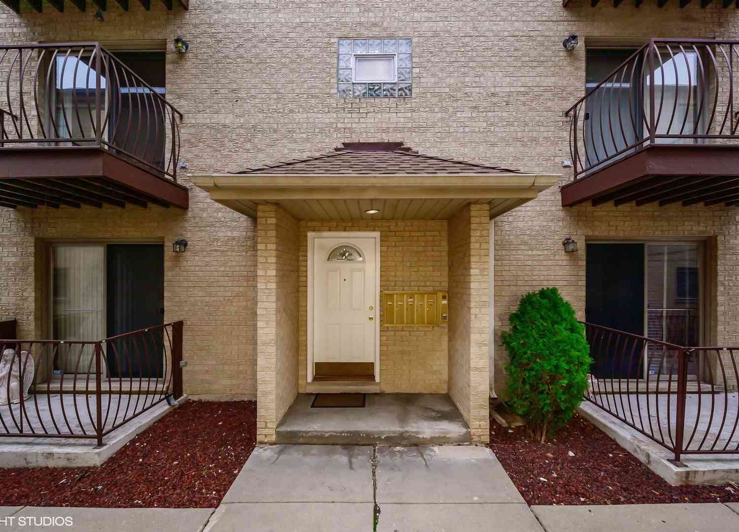 2431 N 77th Avenue #2W, Elmwood Park, Illinois image 2