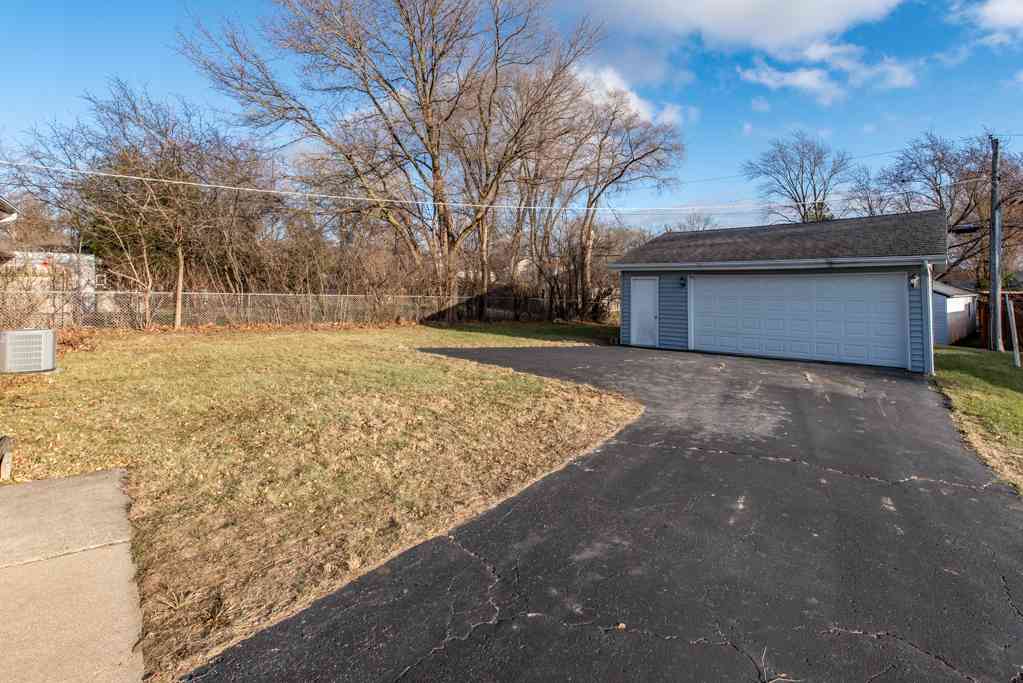 293 Bridgewood Drive, Antioch, Illinois image 3