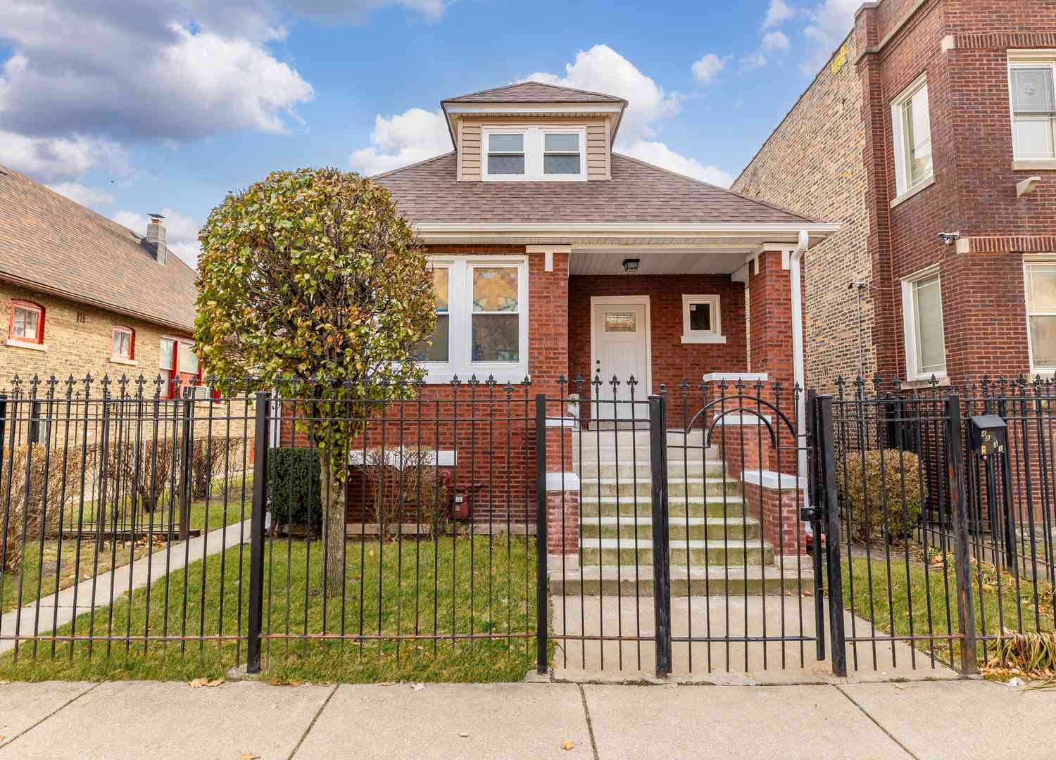 4831 W Walton Street, Chicago, Illinois image 1