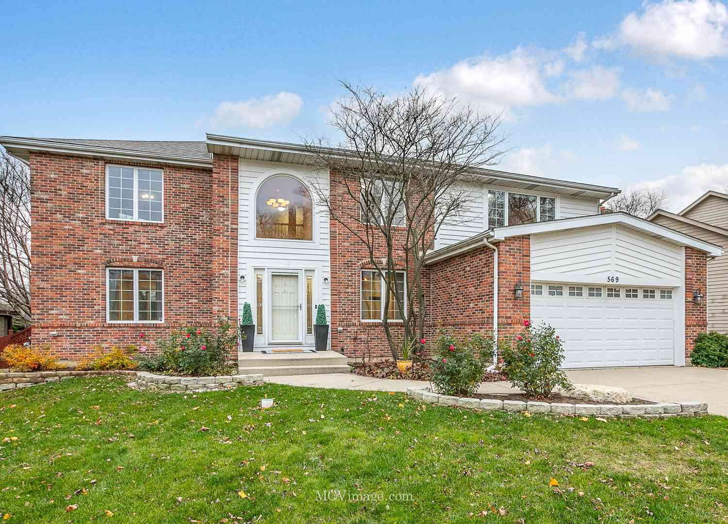 569 Lavina Drive, Bolingbrook, Illinois image 1