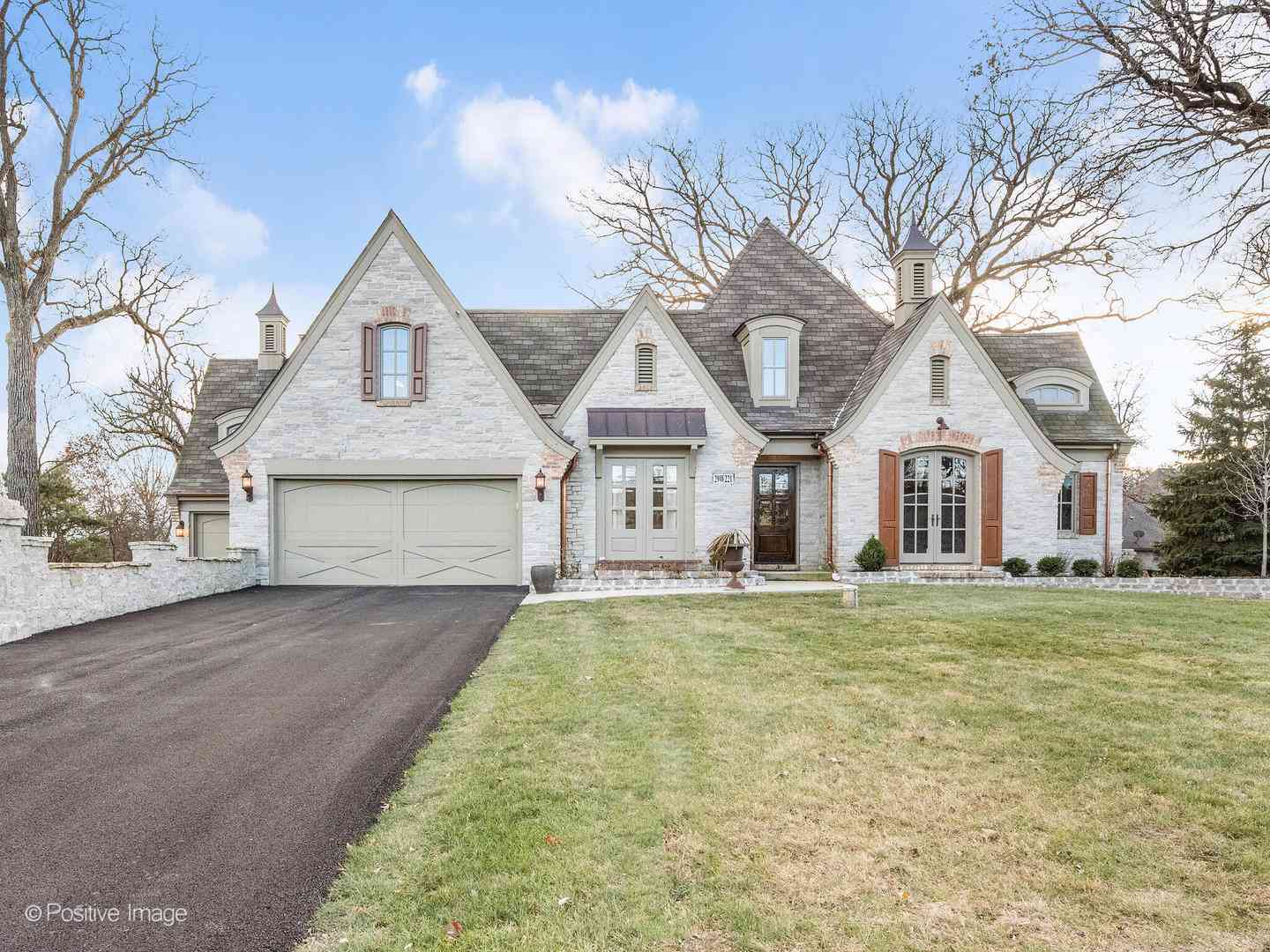 29W221 Oak Knoll Road, West Chicago, Illinois image 1