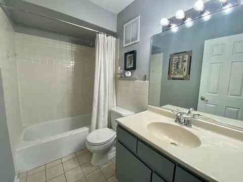 5011 Valley Lane #205, Streamwood, Illinois image 25