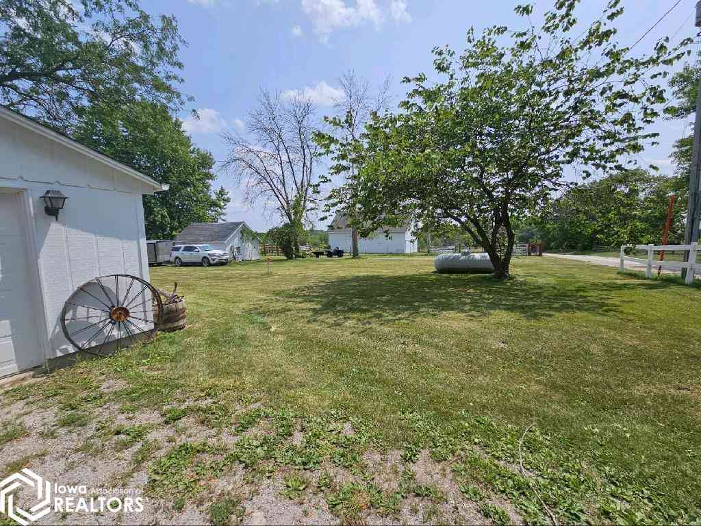 1001 Valley Drive, Centerville, Iowa image 7