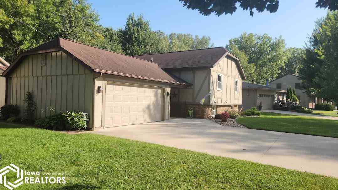 1815 Springview Drive, Mason City, Iowa image 3