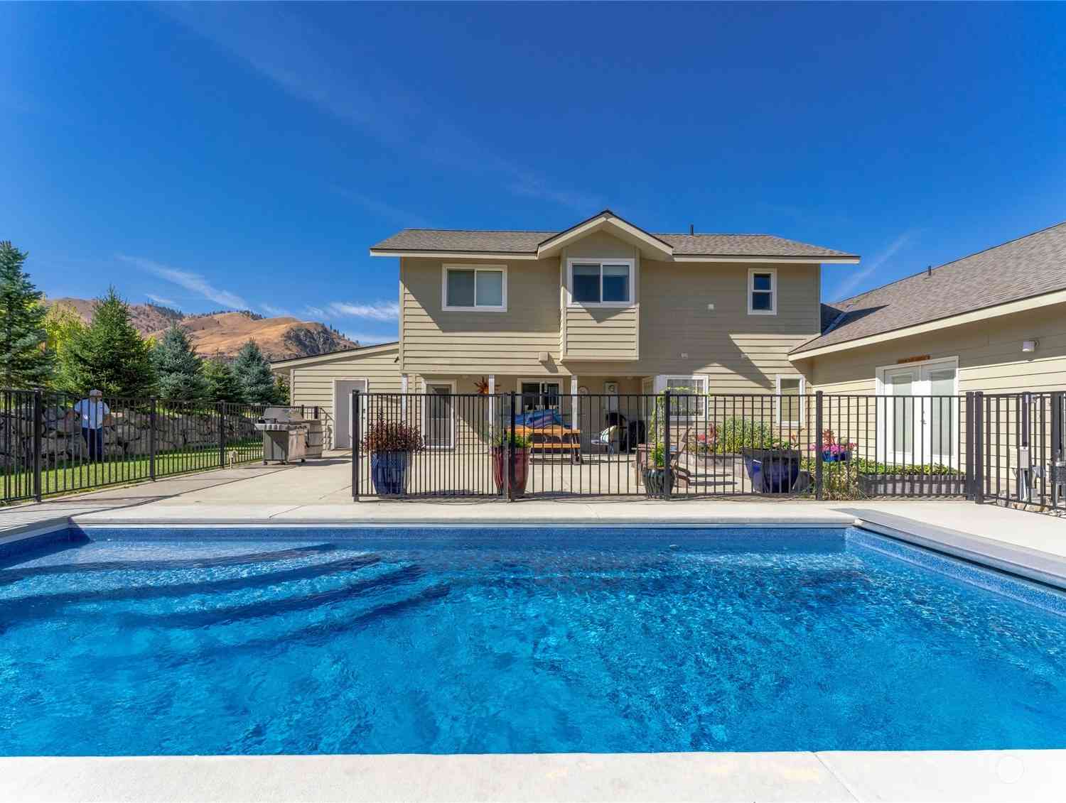 445 Howser Lane, Chelan, Washington image 3