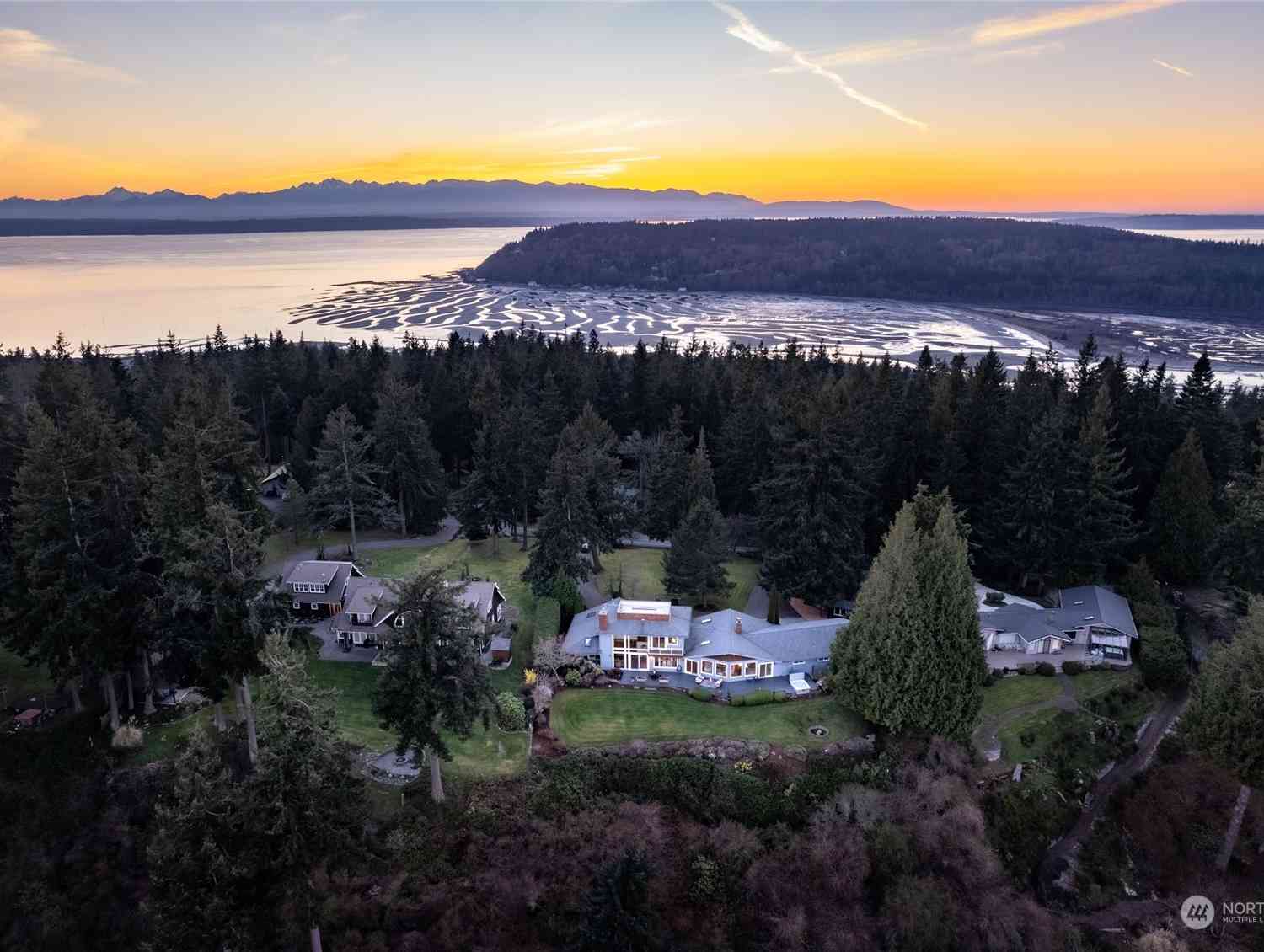 8123 Possession Ridge Lane, Clinton, Washington image 1