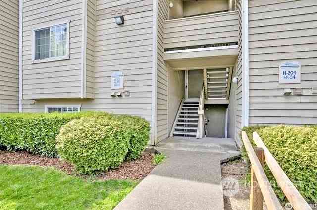 1840 S 284th Lane #H-203, Federal Way, Washington image 1