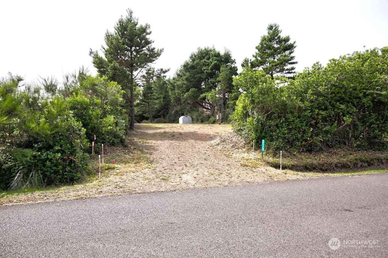 319 Sand Dune Avenue, Ocean Shores, Washington image 2