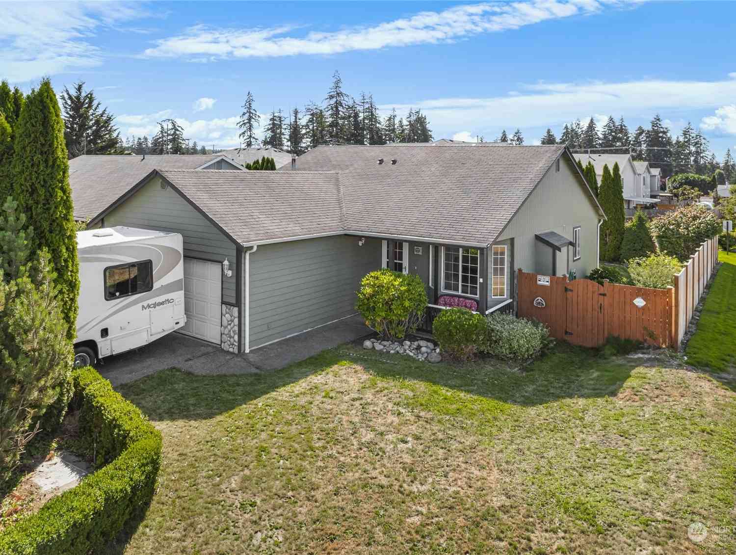 20304 E 79th Avenue Ct, Spanaway, Washington image 1