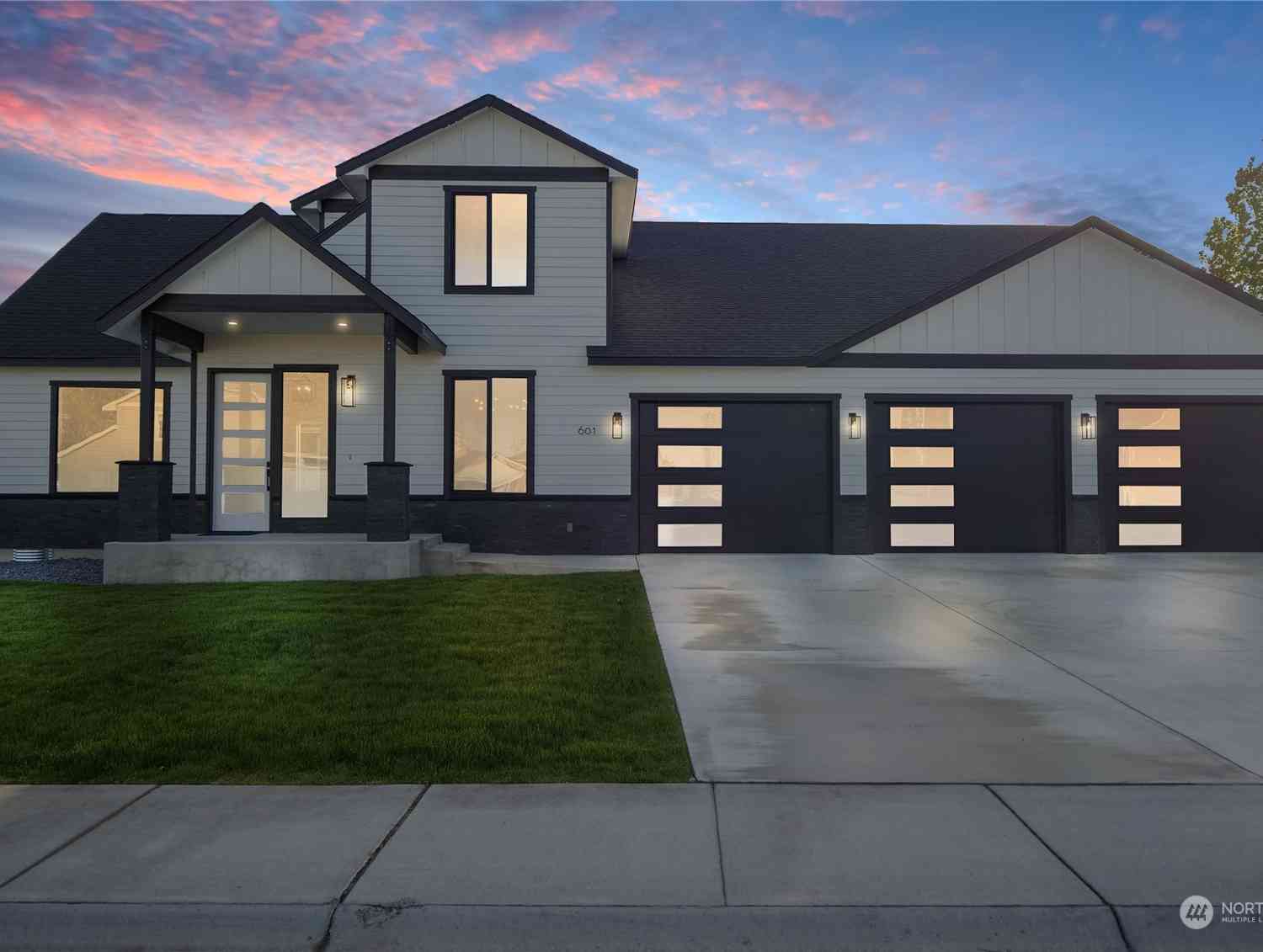 601 N Bluff West Drive, Moses Lake, Washington image 1