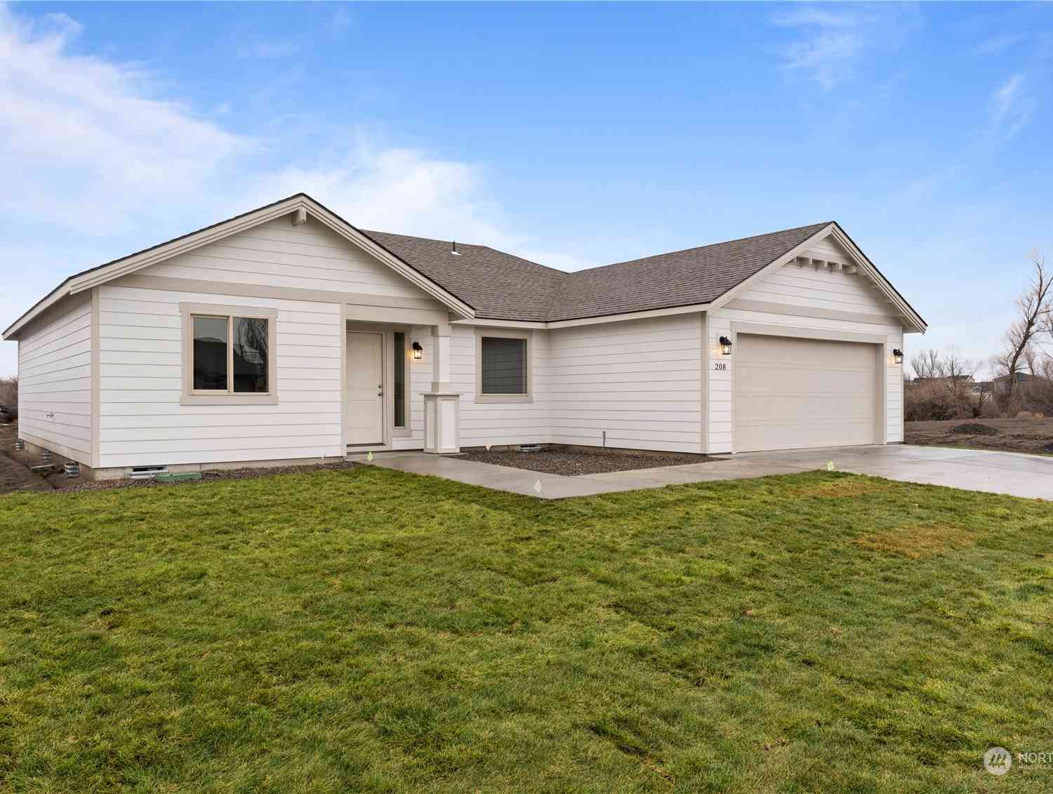 208 N Sandy Lp, Moses Lake, Washington image 2