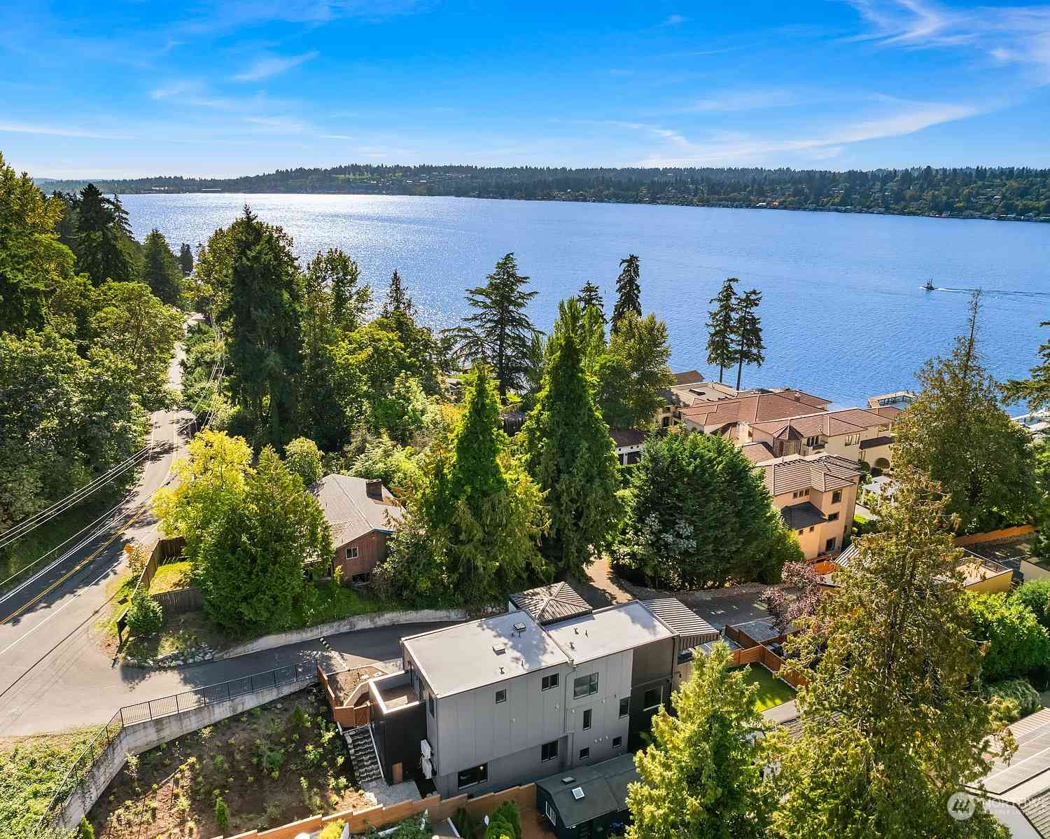 13335 Holmes Point Drive, Kirkland, Washington image 40