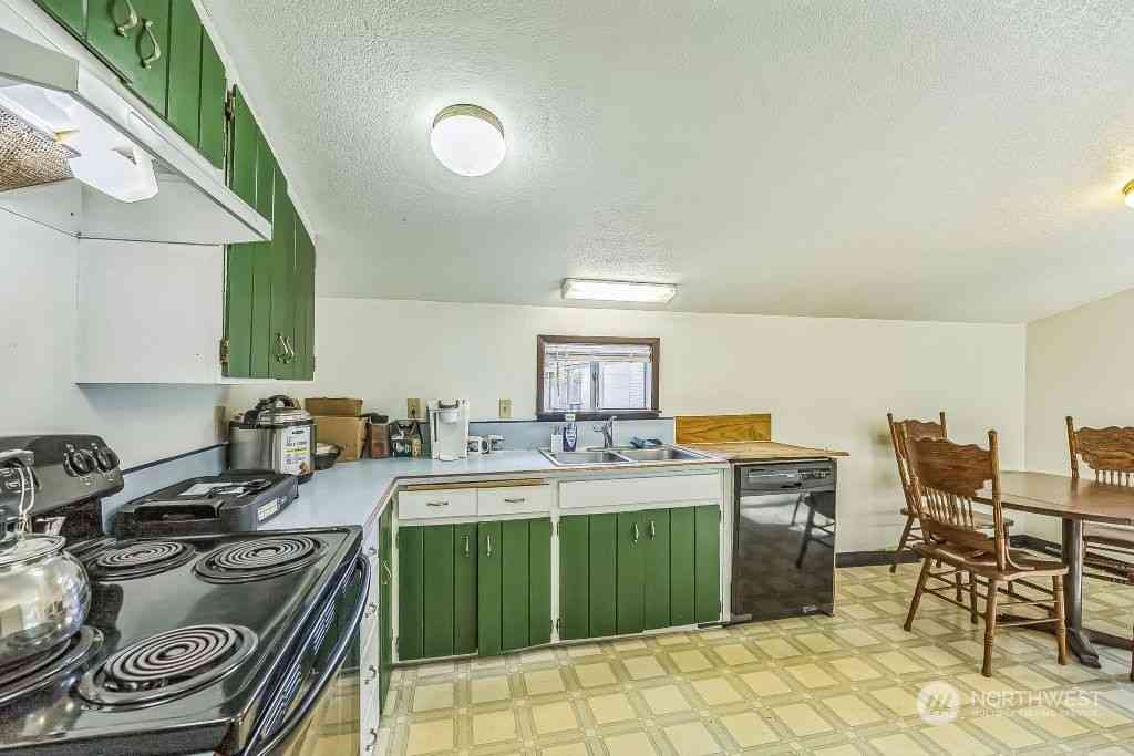 8643 Winslow Drive, Olympia, Washington image 7