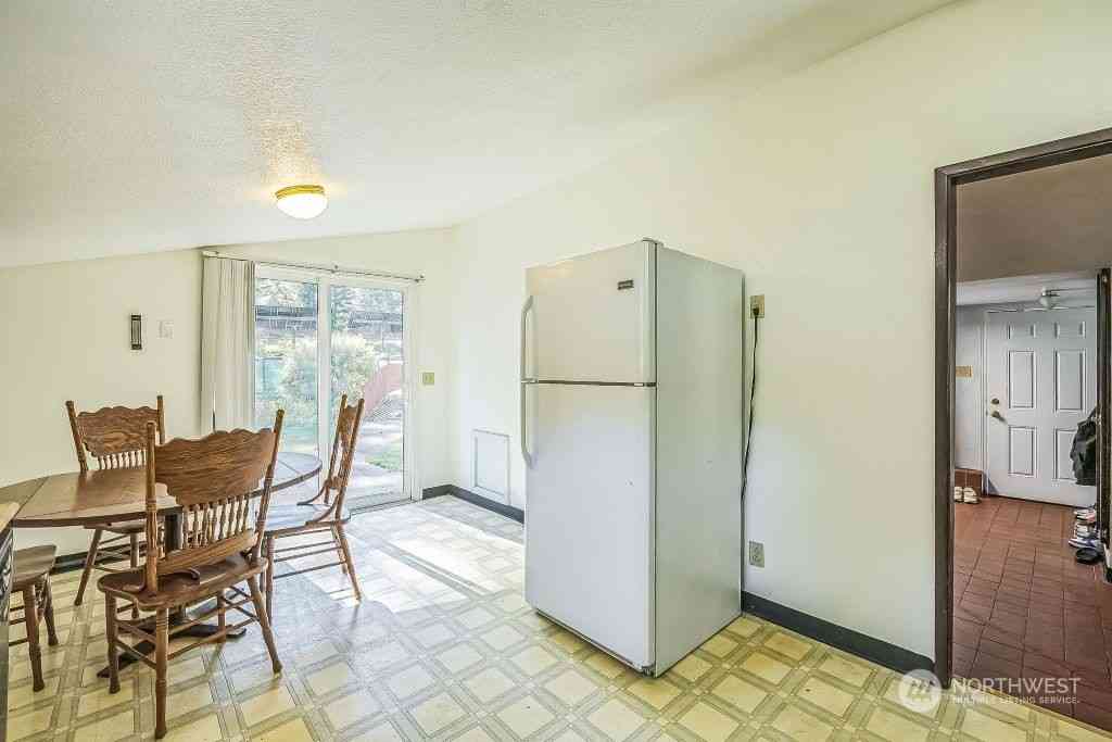 8643 Winslow Drive, Olympia, Washington image 3