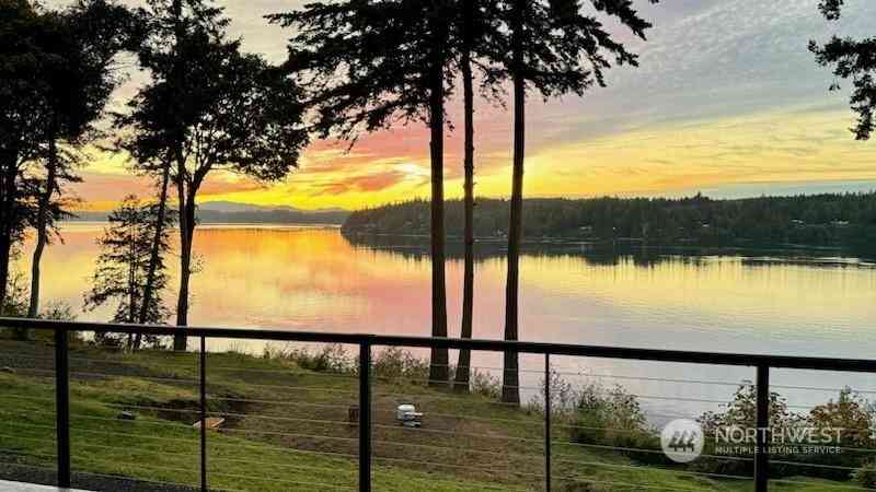 9517 Steamboat Island Road, Olympia, Washington image 1