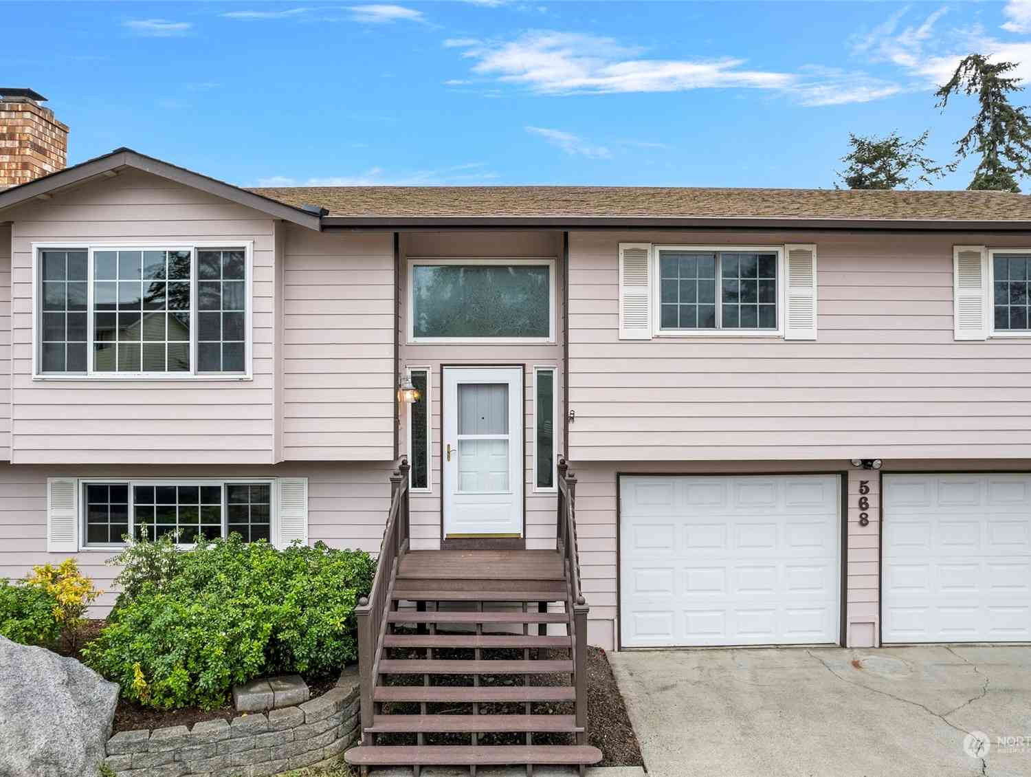 568 NW Fairhaven Drive, Oak Harbor, Washington image 3