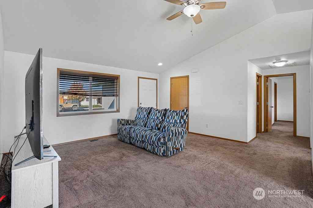 1409 W Electra Street, Moses Lake, Washington image 6