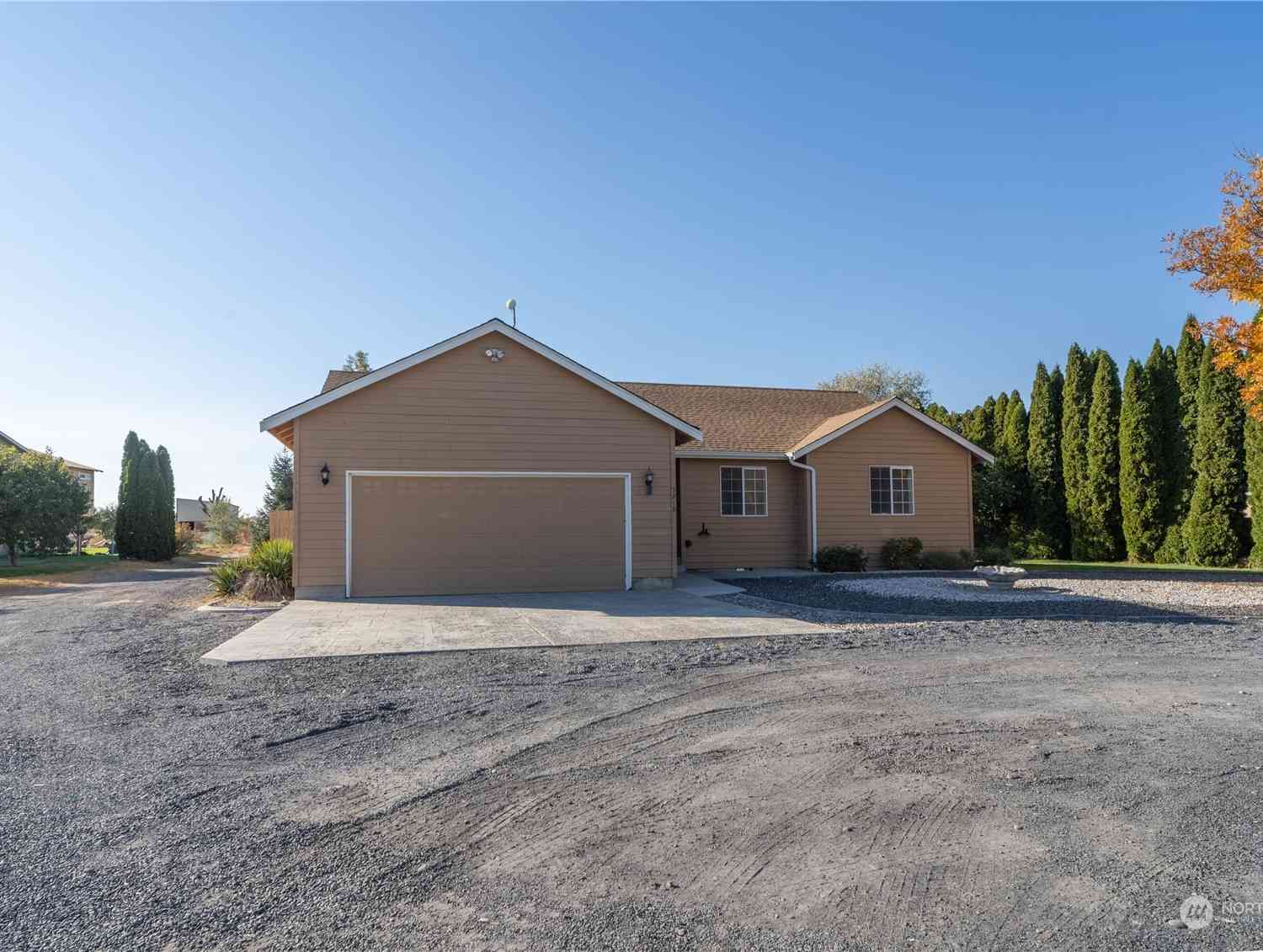 5218 NE Crystal Springs Place, Moses Lake, Washington image 2