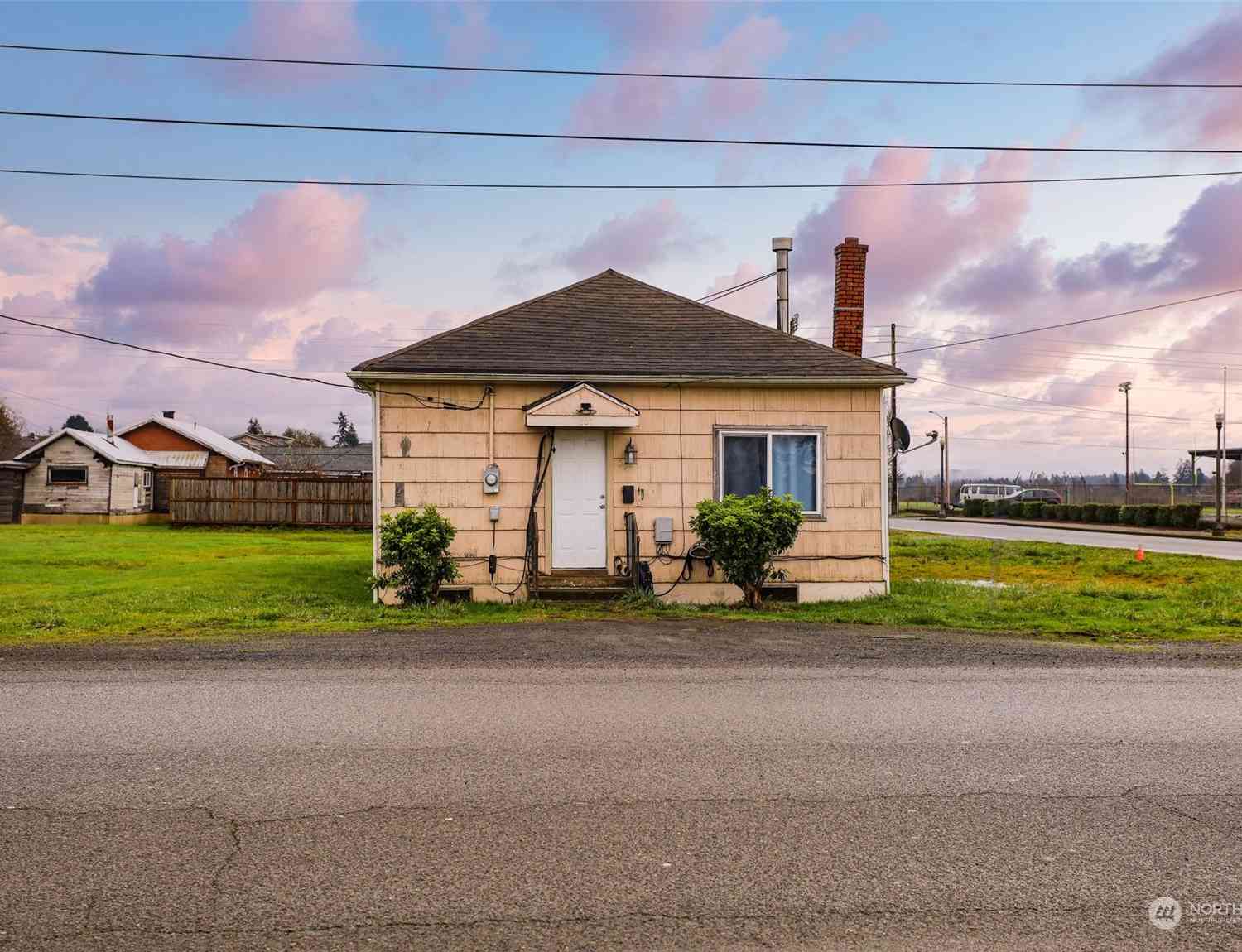 207 7th Street, Raymond, Washington image 1