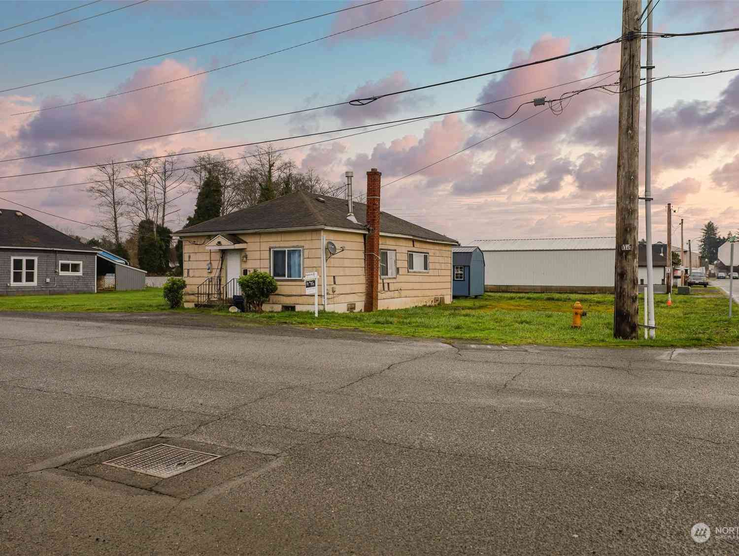 207 7th Street, Raymond, Washington image 4