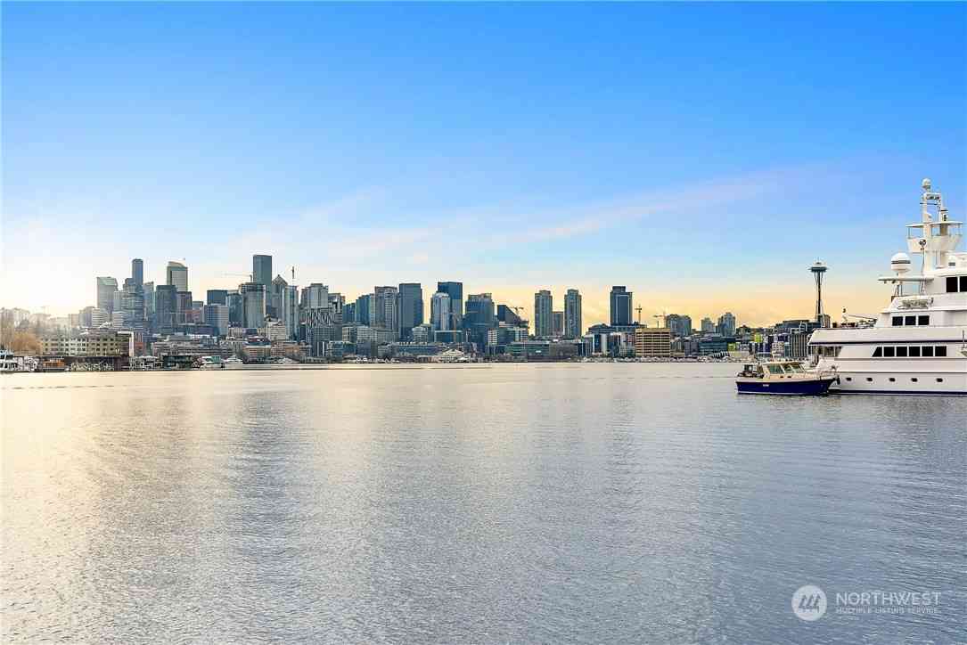 2309 N Northlake Way #10, Seattle, Washington image 1