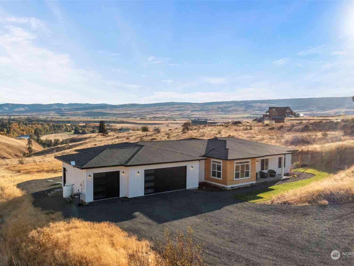 1601 Deer Valley Drive, Ellensburg, Washington image 2