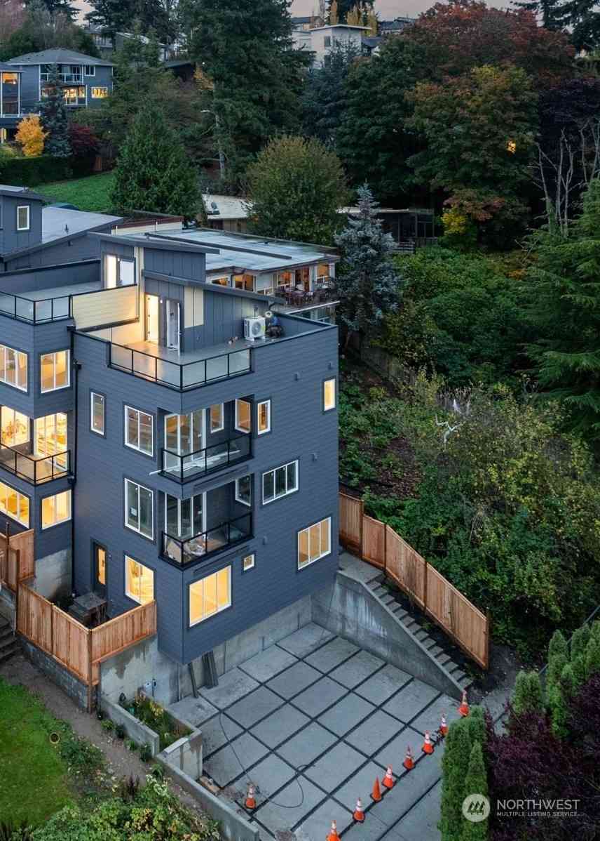 3621 B 13th Avenue, Seattle, Washington image 2