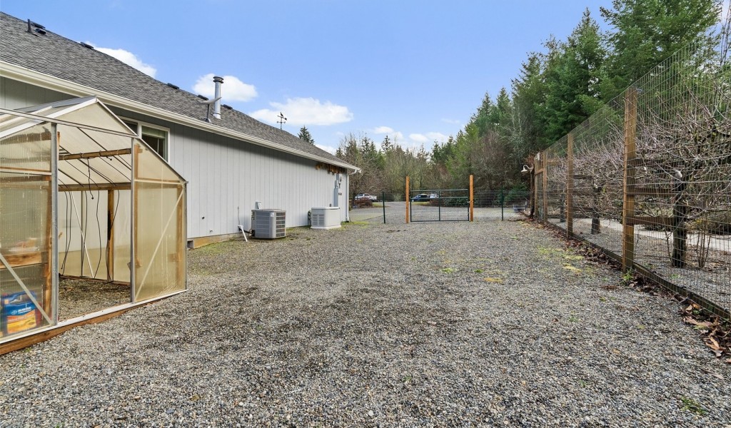 17116 Vail Loop, Rainier, Washington image 27