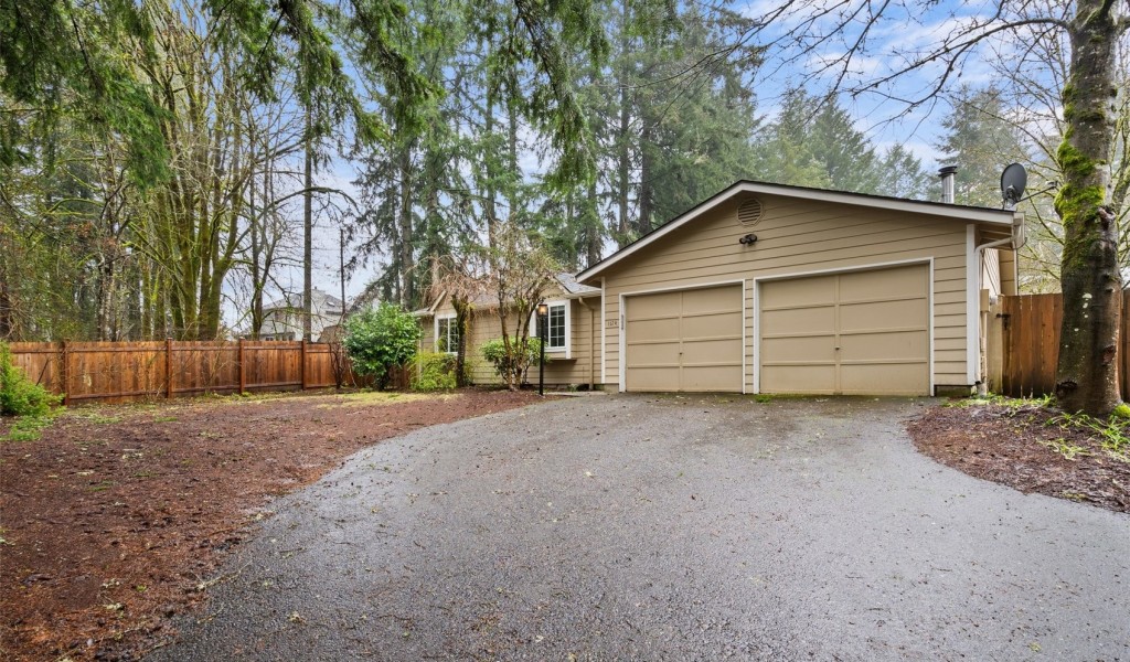 1124 Cooper Point Road, Olympia, Washington image 2